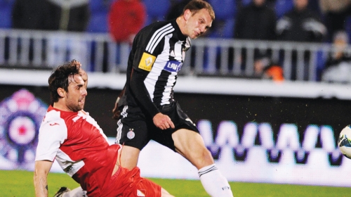 Ne boji se  letenja, jermenskih fudbalera...:  Nemanja Kojić