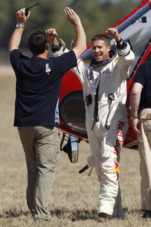 Od sada pilotira helikopterom - Feliks Baumgartner