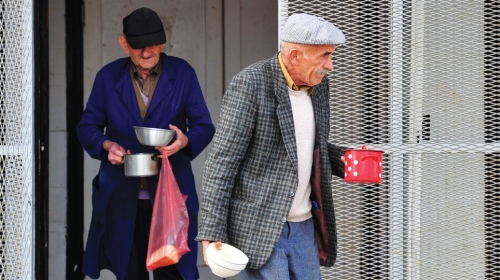 Nekada su obrađivali imanja, a sada žive od sledovanja: Izbegli Srbi u Krnjači
