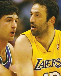 Sreća, pa mu  odgovor iz  „Politikinog  zabavnika“  nije zaustavio  rast, jer je  napravio  fantastičnu  karijeru:  Vlade Divac