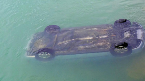 Automobil u reci