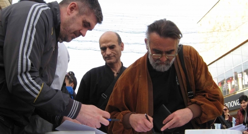 Potpisivanjem inicijative  „Ako nemate novca, imate li srca“ u Kragujevcu / Foto: Biljana Nenković | Foto: 