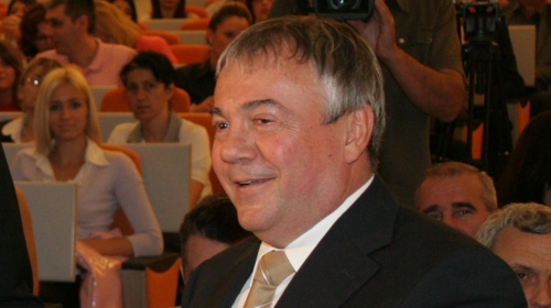 Preko rupe u  zakonu, do  dozvole za  rad: Mića  Jovanović