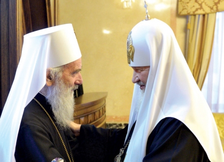Bratski zagrljaj:  Irinej i Kiril