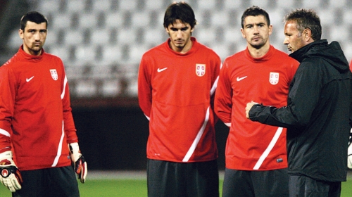 Kako igraju, pauza bi im možda i  prijala: Mihajlović i fudbaleri Srbije