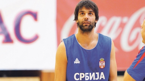 Narednih dana  se priključuje  timu: Teodosić