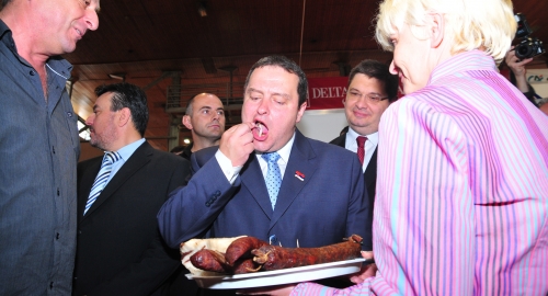 Ko će bolje da nahrani premijera?
