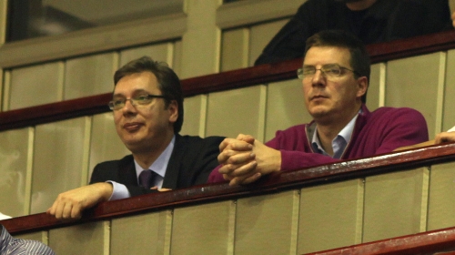 Moj brat je obrazovan  čovek, završio je  državni Ekonomski  fakultet sa  prosekom devet
