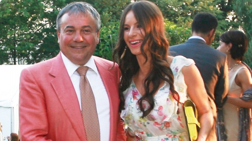 Nije poznato da li joj je  Mića za biznis ustupio neki od svoja dva aviona
