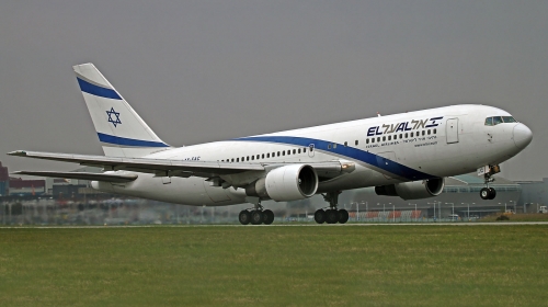 Piloti prizemljili avion da bi se vratili po devojčicu