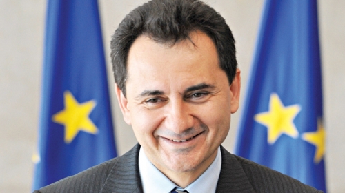 Piroćanac Đelić: Kupi kartu za  ekonomsku, a leti u biznis klasi