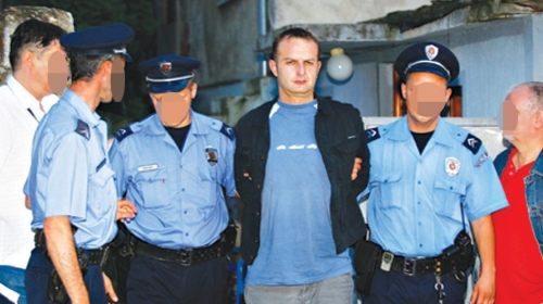 Hapšenje Srđana Caričića posle ubistva oca