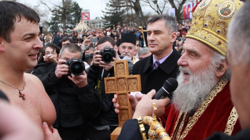 Plivanje za Časni krst u Zemunu / Foto: FoNet