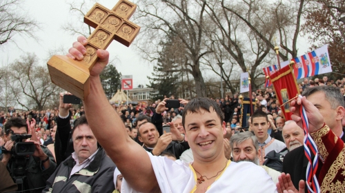 Plivanje za Časni krst u Zemunu / Foto: FoNet