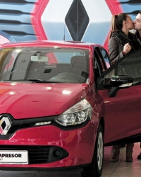 „Pinkovo“  zaštitno  lice platilo  poklon  „tričavih“  12.000 evra!