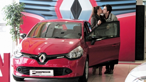 „Pinkovo“  zaštitno  lice platilo  poklon  „tričavih“  12.000 evra!