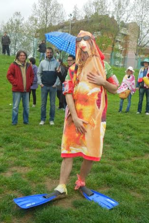 Kostolačani se kupali na fudbalskom igralištu