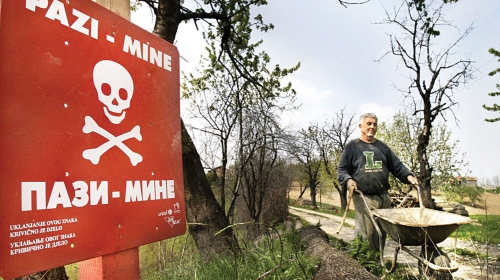 Vodena bujica odnela je i oznake  koje su obeležavale minska polja