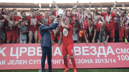 Terzić je nedavno uručio šampionski pehar kapitenu Nenadu Milijašu