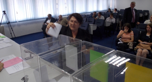 Odbornici tajnim glasanjem smenili vlast