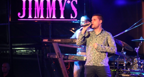 Nebojša Vojvodić se takođe latio mikrofona | Foto: PR JIMMY'S