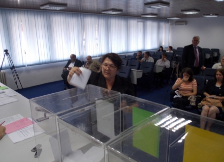Odbornici tajnim glasanjem smenili vlast