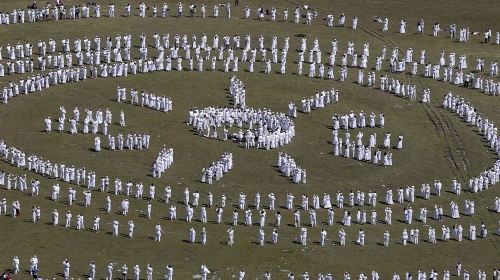 Belo bratstvo / Foto: Reuters