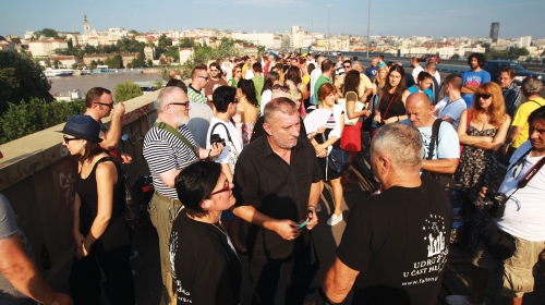 Danima protestovali: Otac sa prijateljima
