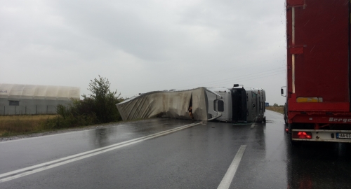 Prevrnuti šleper kod Rušnja / Foto: Gane Đorđević | Foto: 