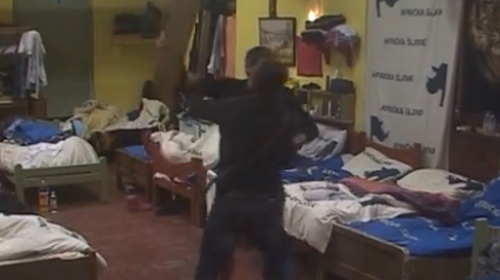 Nasrnuo  na ženu:  Lepi Mića