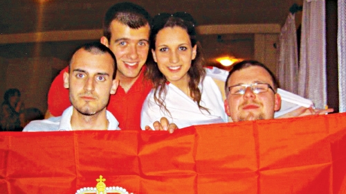 U stalnom  kontaktu  sa prijateljima  iz Srbije