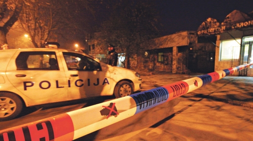 Službenik BIA je  slučajno ranjen u  unakrsnoj vatri