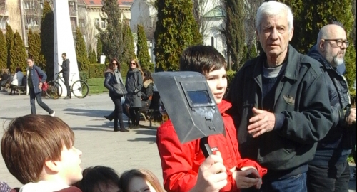 Pomračenje privuklo pažnju građana svih generacija | Foto: M. Prelić