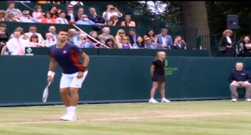 Nole ponovo kao Šarapova