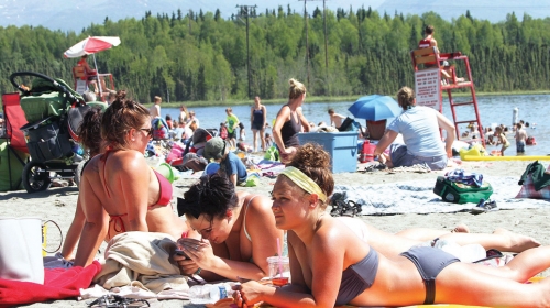 Navikli na sneg, a sada  se sunčaju na plaži:  Stanovnici Aljaske