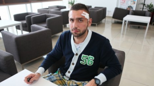 Od udarca pištoljem, Milanu Marinkoviću povređena je glava i zadobio je nagnječenje slepoočnice