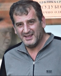 Hoće da izvadi šipku iz noge:  Ljubiša Buha