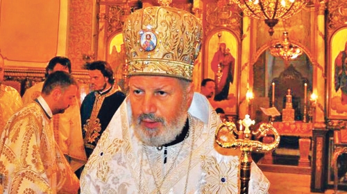 Vladika Ignjatije sa krunom koja je nestala