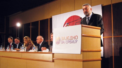 Osniva stranku: Dušan Petrović