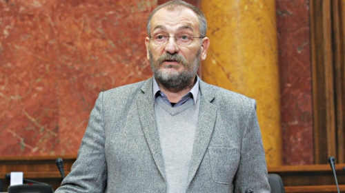 Vi ste javni servis, Vas kao javnu kuću i Vaš rad ne samo da je dozvoljeno nego i potrebno kritikovati: Kovačević