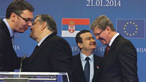 Briselski poljupci: Evangelis Venizelos i  Štefan File prvi  čestitali Vučiću i Dačiću
