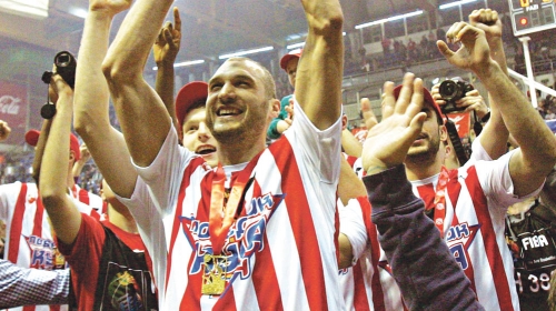 Zvezda je ove sezone  već uzela Kup Koraća: Marko Simonović  sa peharom
