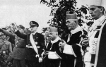 Stepinac je osuđen zbog saradnje s  okupatorom i ustašama: Stepinac skroz desno