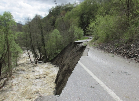 regionalni put Usce - Ivanjica ovo se desilo na 13 km od Usca prema Ivanjici u neposrednoj blizini manastira Studenice