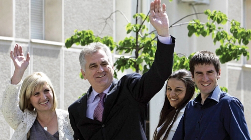 Predsednički par  sa snajom i sinom