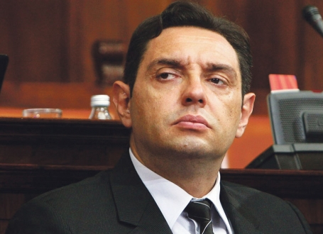 Ako ima za kredit, mora  da ima i za radnika:  Aleksandar Vulin