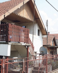 J. M. se  ušunjao u  spavaću sobu Margite kroz otvoren prozor
