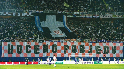 Zajedno sa štoperom gotovo  svi navijači na „Maksimiru“ su  skandirali „za dom spremni“