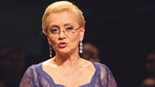 Češlja papire:  Milanka Karić