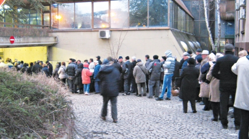 06:30h - Poniženjima nikad kraja: Redovi od jutra do sutra